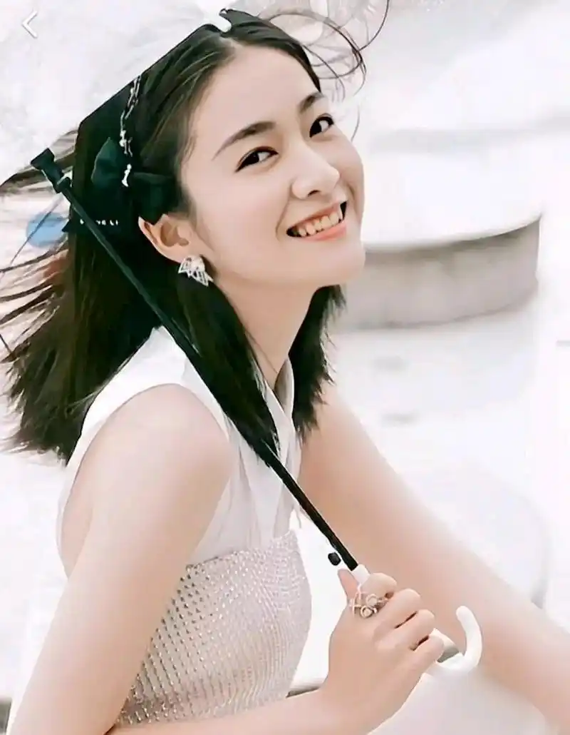 张雪迎清新自然的温柔美女明星 阳光开朗的性格,精致秀丽的五官,清晰