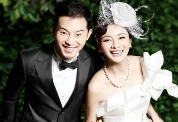 胡可黄晓明分手原因 后者为了事业放弃爱情