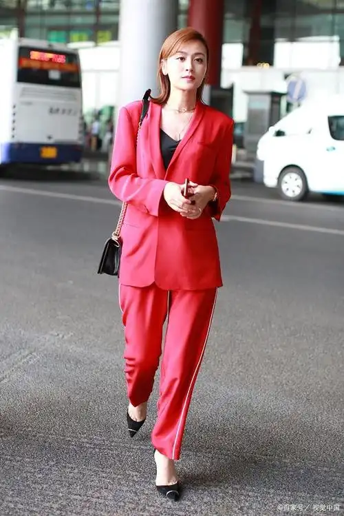 学妹教穿搭:女生玫红色衣服搭配的十个小技巧!