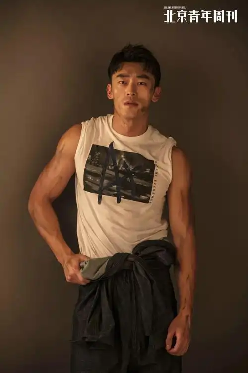 特警队浴室戏张云龙凌潇肃脱衣脱裤都没他抢眼