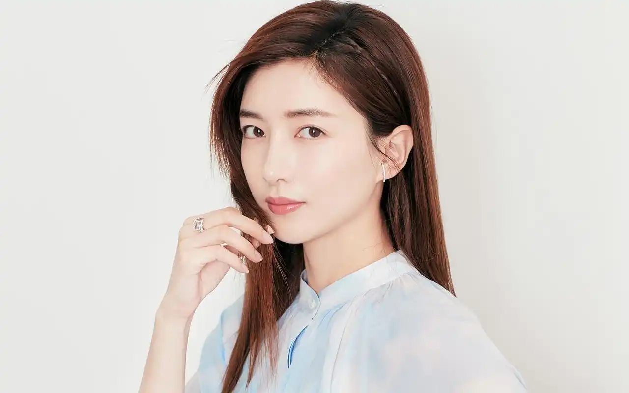 江疏影水墨蓝裙甜美写真高清电脑壁纸