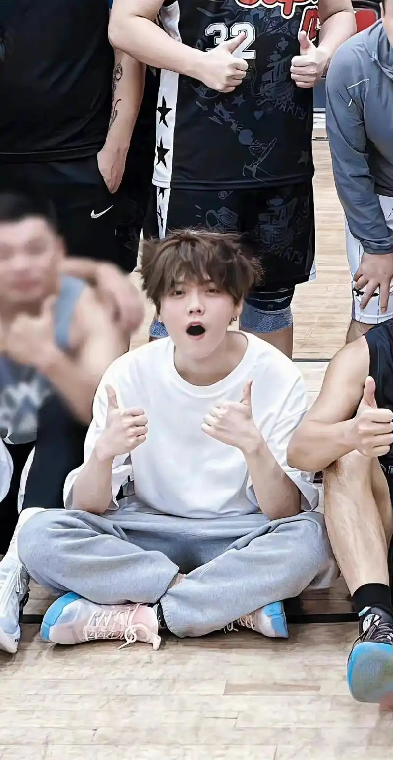 太可爱啦!#鹿晗 #神图 #神仙颜值 - 抖音