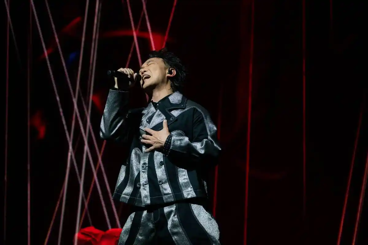 金曲歌王 "e神" 陈奕迅空降狮城_eason_演唱会_歌迷