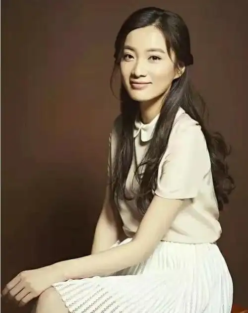 徐梵溪3次上春晚男友花5亿娶闺蜜李小冉如今40岁孤身一人