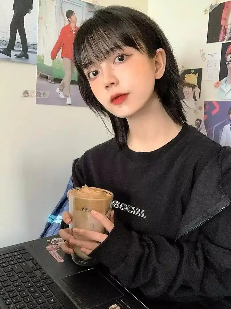 发型 #中短发 中短碎发,适合身材及脸型偏小的小姐姐,裁剪 - 抖音