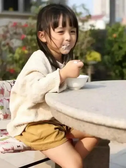 2岁出道年入百万因长相甜美被禁止整容的刘楚恬如今怎样