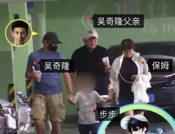 53岁吴奇隆带儿子逛商场,5岁步步帅气可爱,摸头宠画面超甜