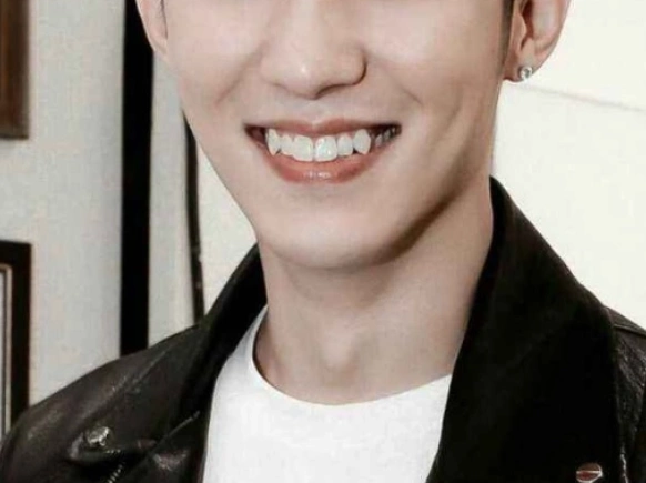 5位有"虎牙"的明星,王俊凯一眼就认出了,全认出来的"敬你大神"!