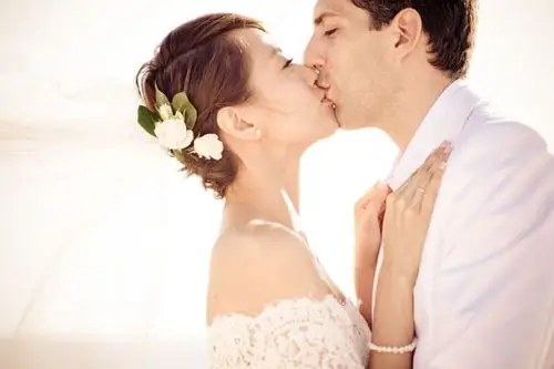 让女人心醉的浪漫婚礼 梁咏琪纸婚曝婚纱照重温幸福时刻(图) 第16页