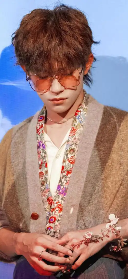 超喜欢的易烊千玺壁纸