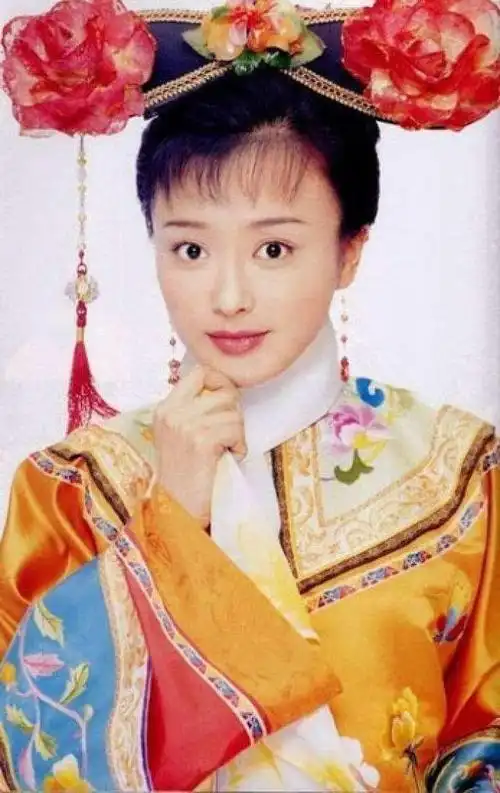 推新人大赛主办方筹拍一部电视剧,讲述普通人怎样成长为明星,邀请秦岚