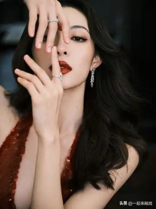 "芳华"钟楚曦,又甜又酷,最为妖艳|演员|美女|综艺|原创_网易订阅