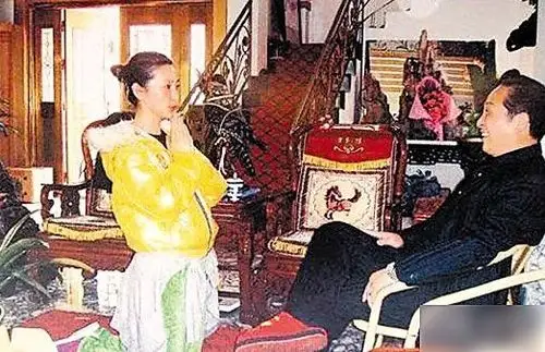 大师王林为众女星床上开光[组图]