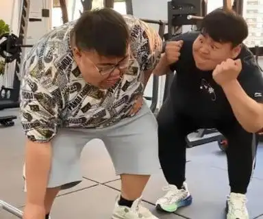 因为长期不良的饮食习惯和缺乏运动,导致王浩楠体重超过600斤,身体