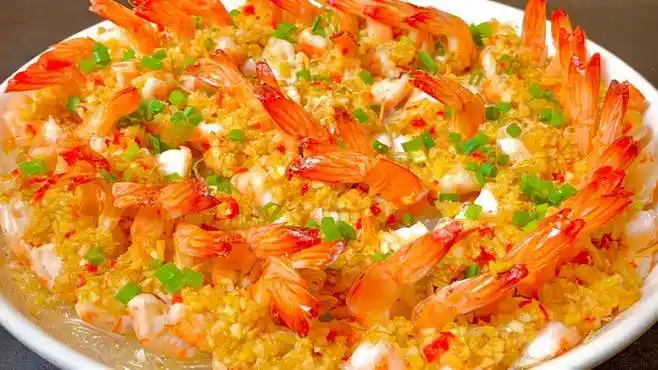 分享正宗蒜蓉粉丝开边虾的做法,虾肉鲜嫩q弹,蒜香浓郁!