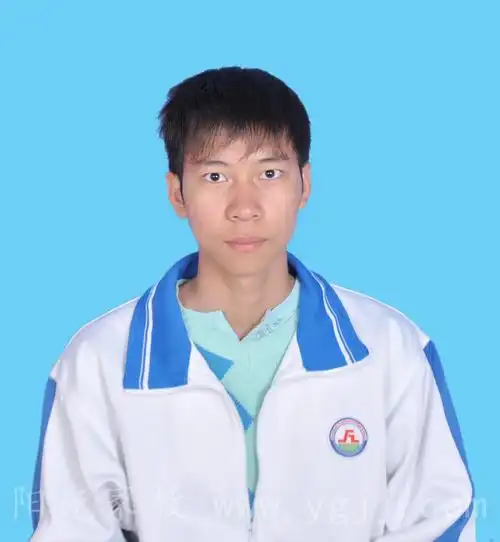 这张照片是我就读高中实验中学时照的证件照