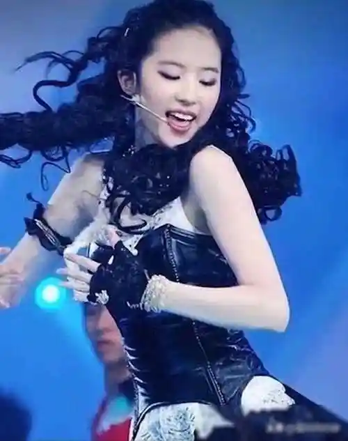 原创刘亦菲热舞照曝光19岁美少女尽显大长腿360度无死角