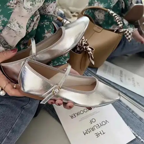 好多好看的银色鞋子01