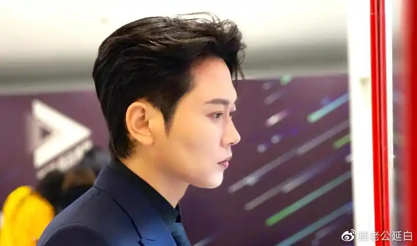 孟鹤堂直播聊德云社竞争称这里是斗虫希望新人不要懈怠