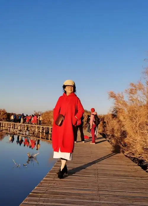 额济纳"老人湖"的胡杨最美时,人物拍照—众多美女,风景拍照—美丽春天