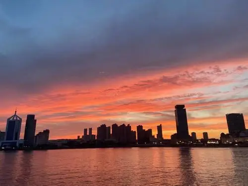 城市风光无限好只是近黄昏