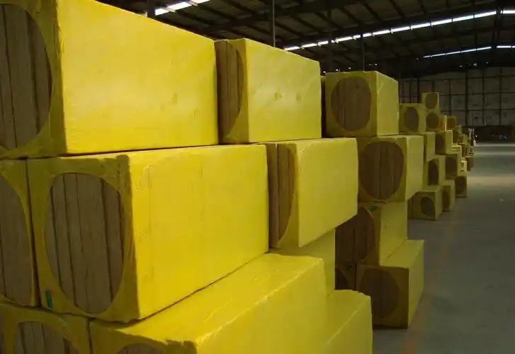 厂家专业生产防火岩棉板   防火隔离带该信息由廊坊昌泰保温材料有限