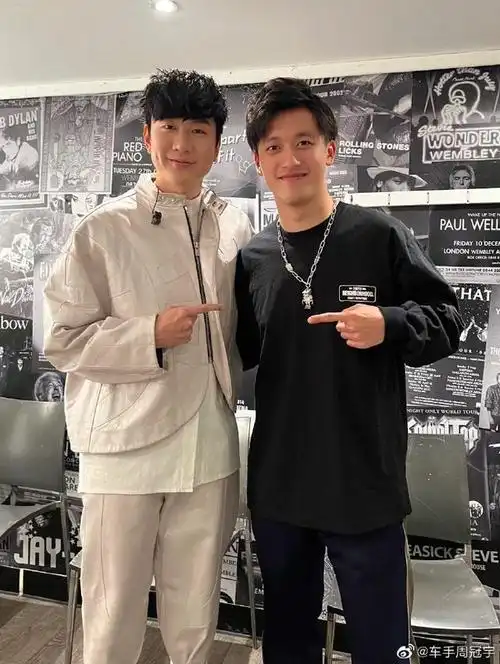 梦幻联动!周冠宇晒林俊杰合影