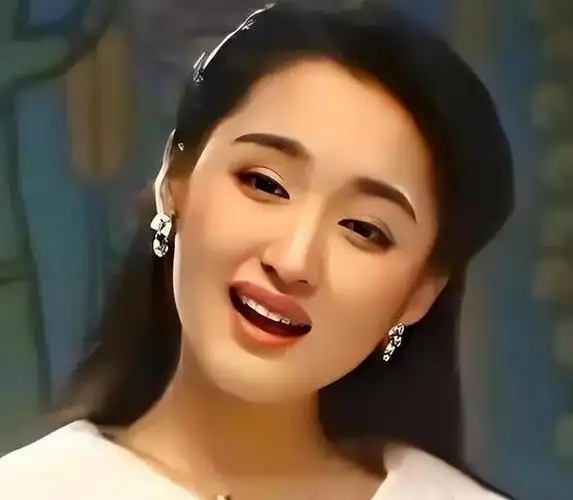 杨钰莹终究是老了,在美颜下看似年轻,但身材发福还是有点暴露了