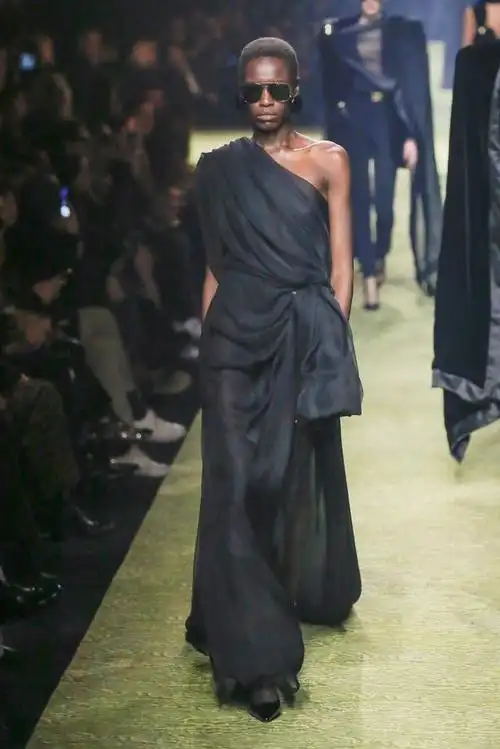 巴黎时装周——圣罗兰品牌时装秀(2)