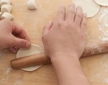 擀饺子皮图解教程包饺子怎么擀饺子皮