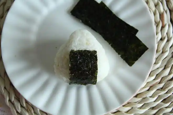 咸香好吃的自制肉松三角饭团,简单方便!的做法