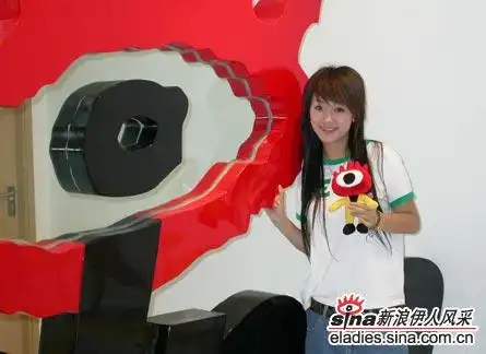 组图:超级女声热门选手夏颖作客新浪风采(5)