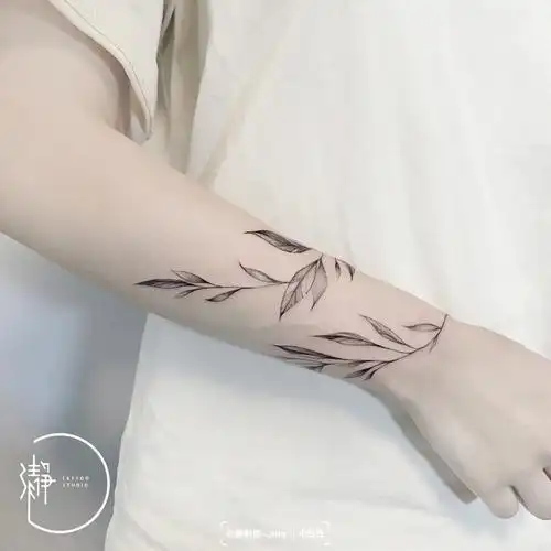 纹身手环叶子缠绕