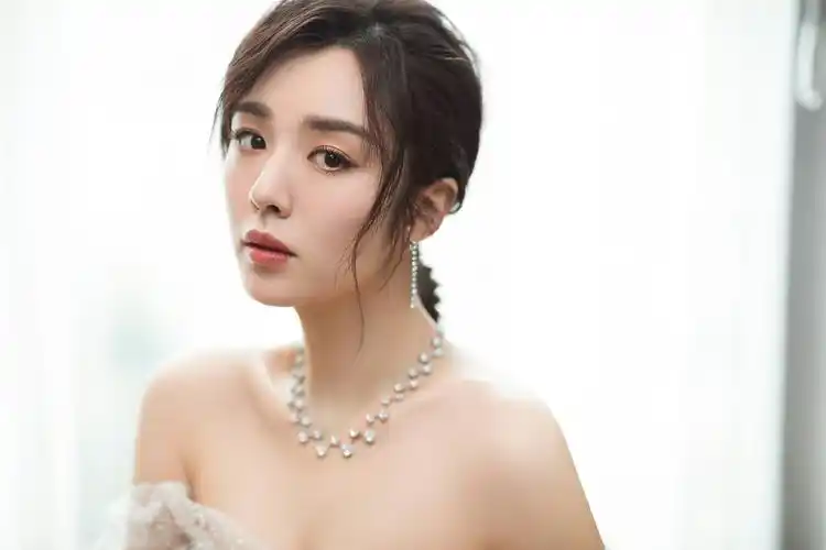 王晓晨获最佳女演员奖不负初心未来可期