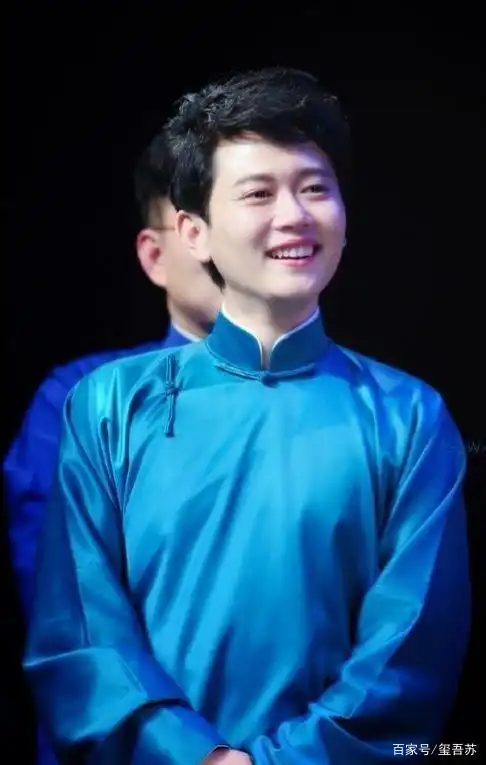 孟鹤堂周九良孔雀蓝色大褂