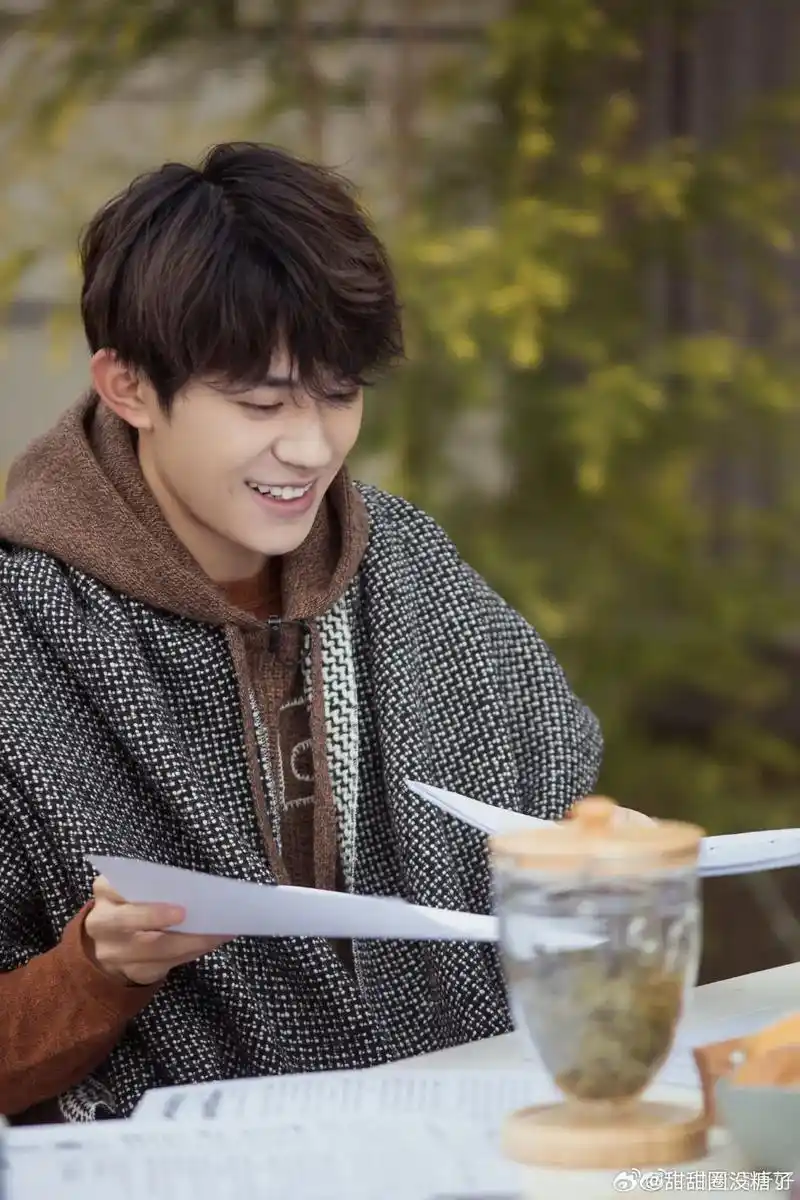 易烊千玺二三逢时戢鳞风起78