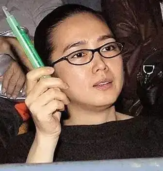 50岁朱丽倩被曝怀男娃 刘德华七个字回应