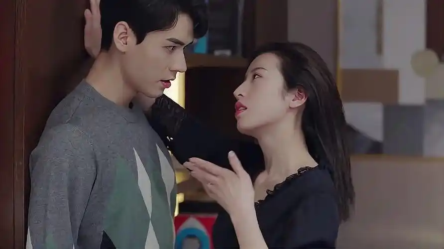 周雨彤龚俊的另类爱情,《从结婚开始恋爱》片段赏析,甜宠不断!