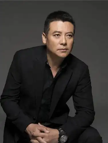 曾获文化部"德艺双馨"演员称号_佟凡