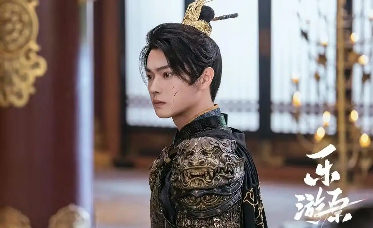 许凯在古装剧中凭借清新脱俗的气质和多变的造型给观众留下深刻印象.