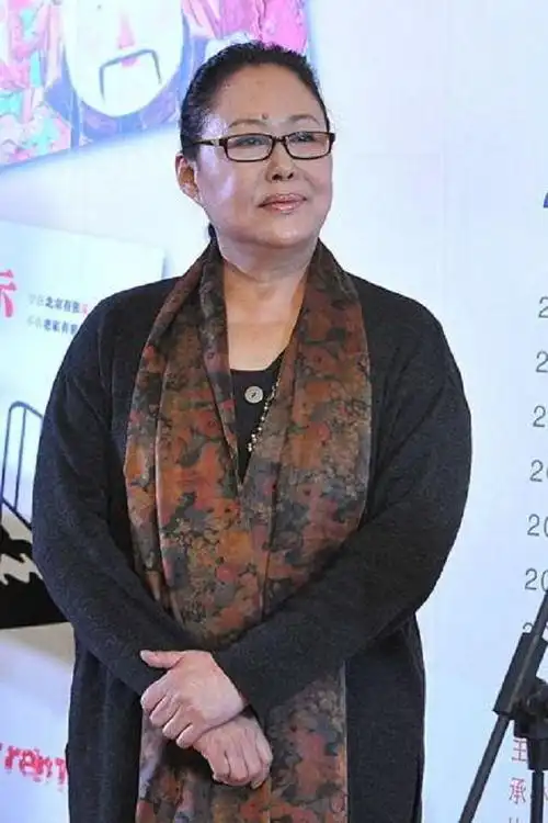 演员:病痛缠身,70岁出席典礼被陈宝国亲自搀扶|斯琴高娃|刘佩琦_网易