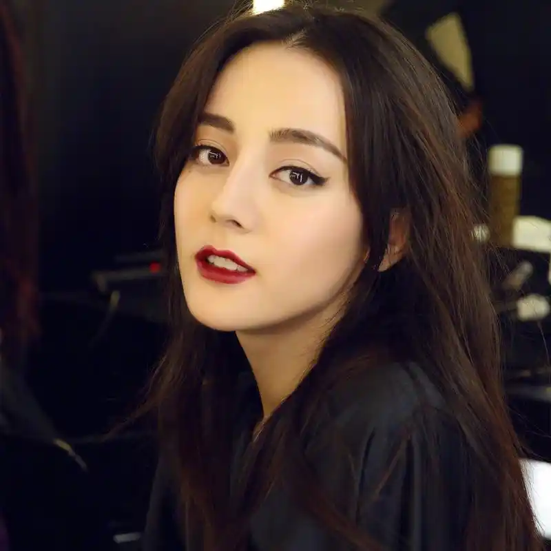 尤其是那些女明星啊, 今天奶奶灰,明天葡萄紫.