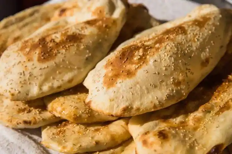 阜阳这家近三十年的烧饼摊,竟然藏在了这里?_培育出_香味_人心