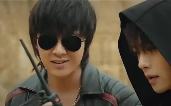 《终极笔记》黑眼镜为什么摘眼镜给小花看?_360问答