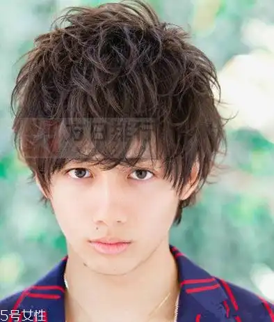 男生纹理烫发型图片2022韩式纹理烫发型男