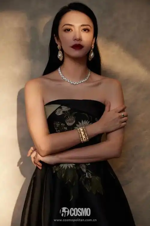 jennie的珍珠项链那么多 为什么硬要戴"妈妈款"这一条