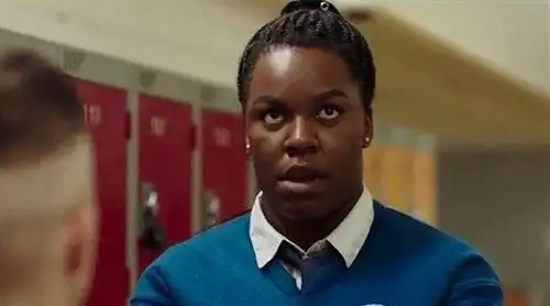 生活在赤道地区的黑人基本上肤色最深,我们常见的来自非洲的黑人,肤色