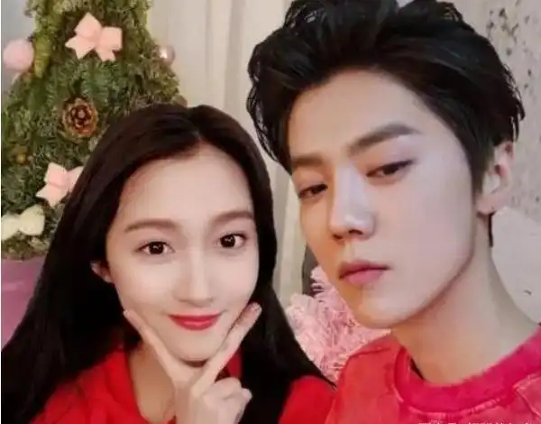 鹿晗关晓彤照片重叠测宝宝颜值网友太像王祖蓝