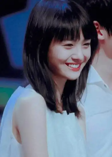 有一种"惊艳"叫郑爽齐刘海,8年前vs现在,网友:认真的吗