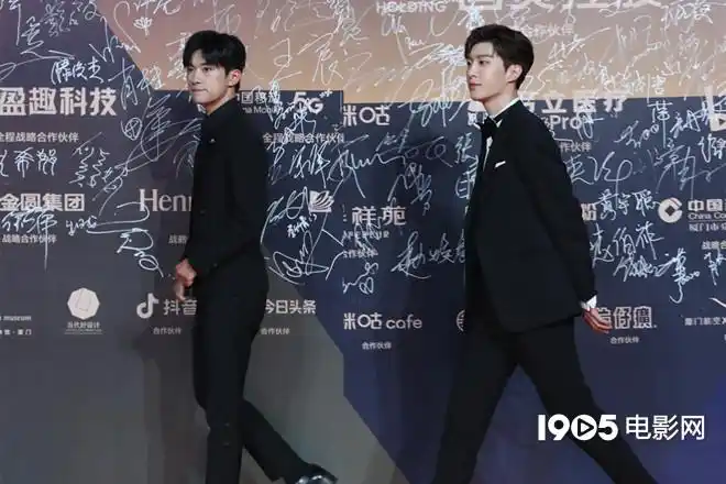 易烊千玺,范丞丞金鸡奖红毯pk